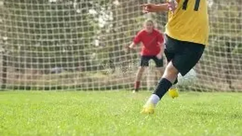 传奇荣耀！郑智勇夺第10个中超冠军，独占足球界鳌头